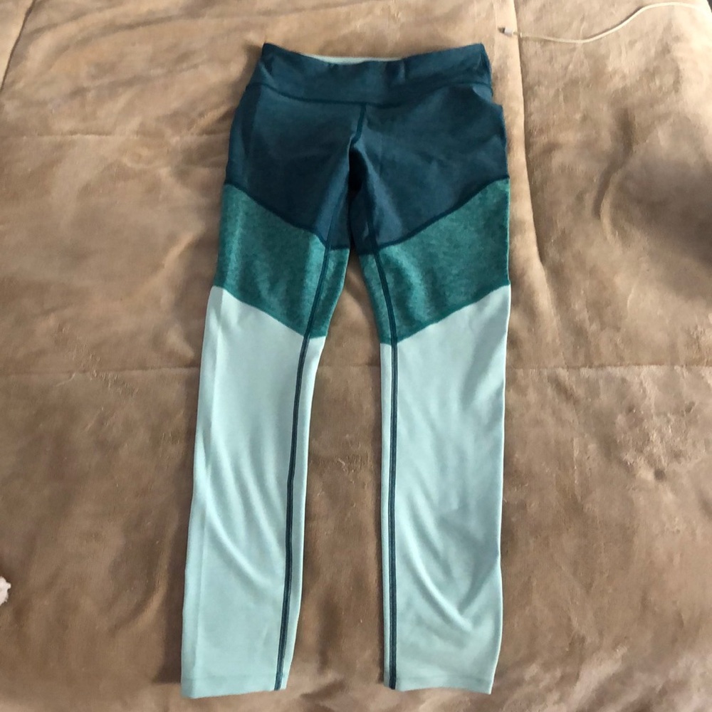 Textured compression Outdoor Voices legging.